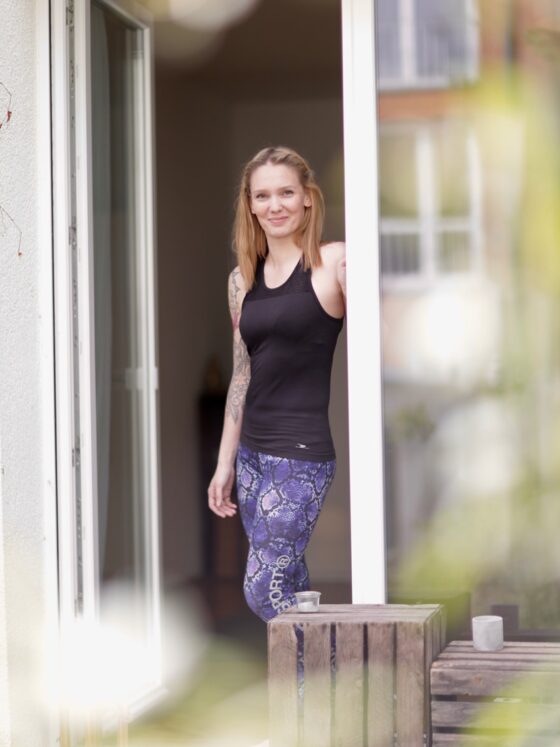 Tschühüüss Rückenschmerzen! Pilates-Trainerin Andrea verrät fünf Tricks, die Mamas helfen