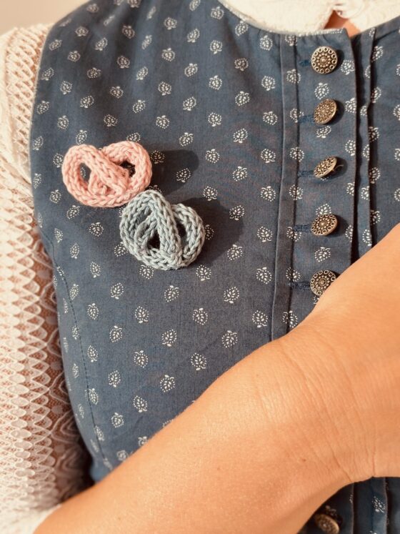 O’bastelt is: Kleine Wiesn-Brezen aus der Strickliesel