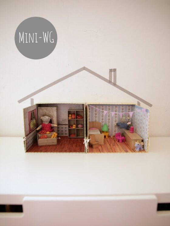 Ein DIY-Puppenhaus, das flottilotti auf- und abgebaut ist