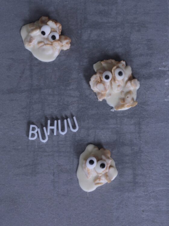 Gruselgrusel: Gespensterhäufchen aus Schokolade als Halloween Snack