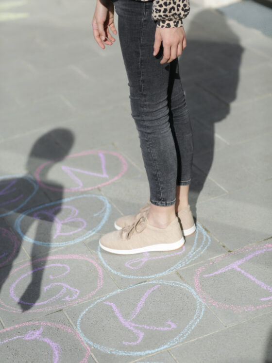 In den Frühling hopsen: drei tolle Hüpfspiele mit Kreide