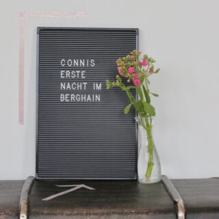 Ein DIY-Puppenhaus, das flottilotti auf- und abgebaut ist