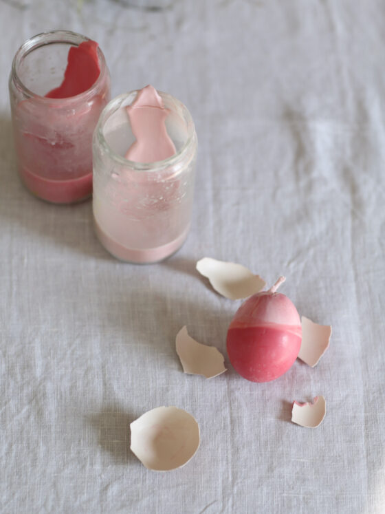 Eieiei, wie hübsch: Osterkerzen gießen