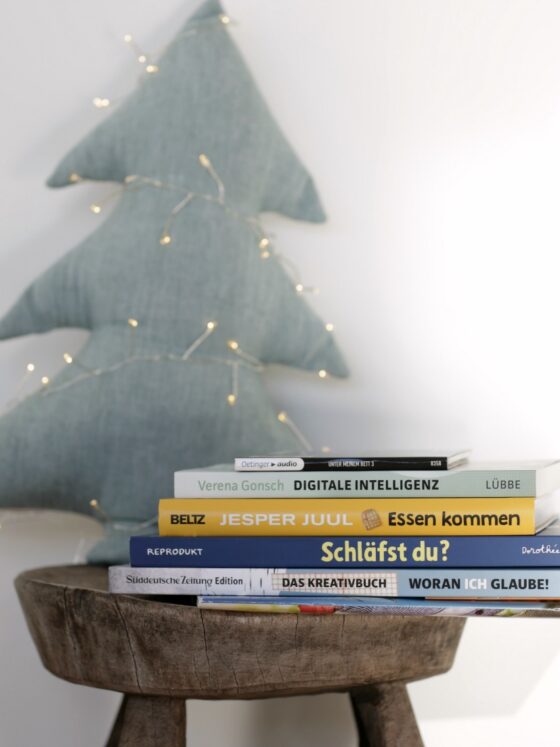 Ein Stapel Knaller zum Lesen und hören: Worauf wir uns in der Weihnachtspause freuen (und zwei Gewinner unter Euch auch!)